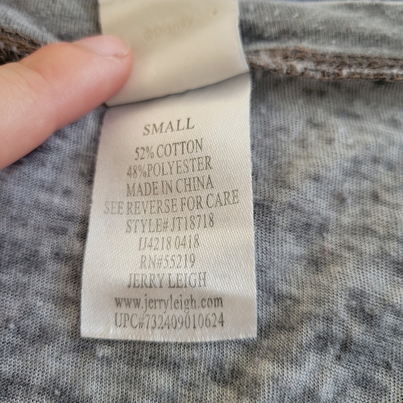 Disney mickey and minnie varsity stripe tshirt size small - Picture 4 of 5